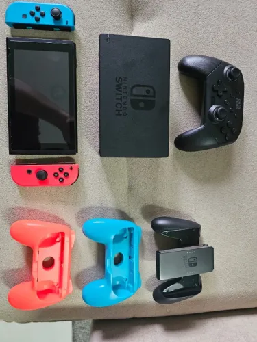 Nintendo Switch V2 - DESBLOQUEADO + acessórios