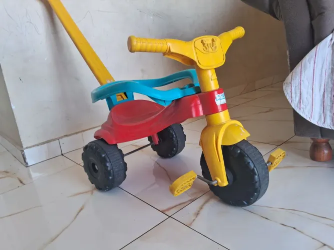 Motoca triciclo infantil