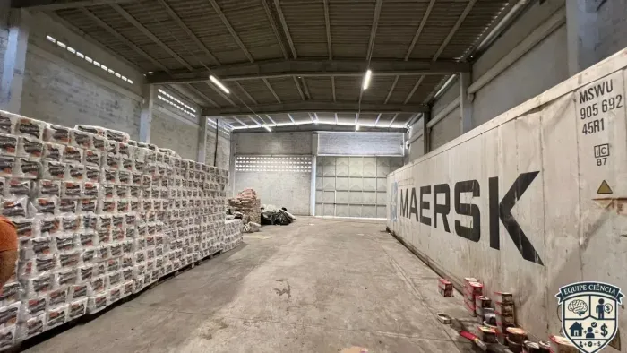 Imóvel para aluguel possui 450 metros quadrados em Passarinho - Recife - PE