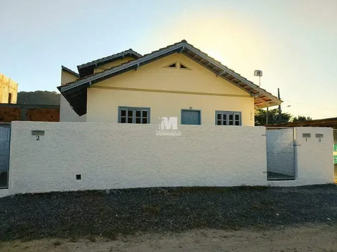 Casa para locação 2 quartos, quintal individual e garagem coberta!