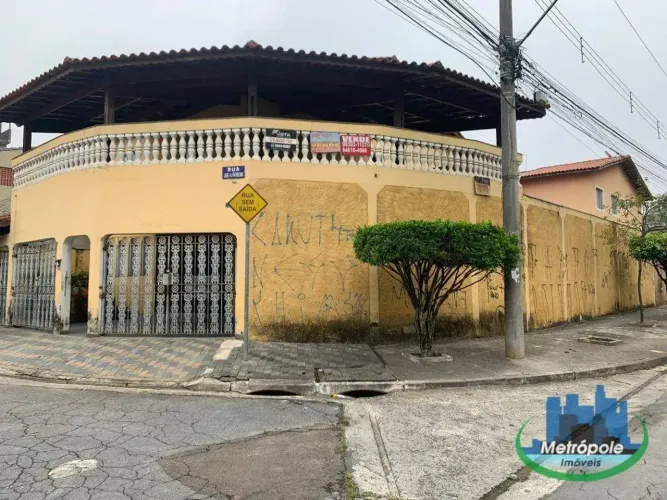 Sobrado com 4 dormitórios à venda, 320 m² por R$ 950.000,00 - Jardim Las Vegas - Guarulhos