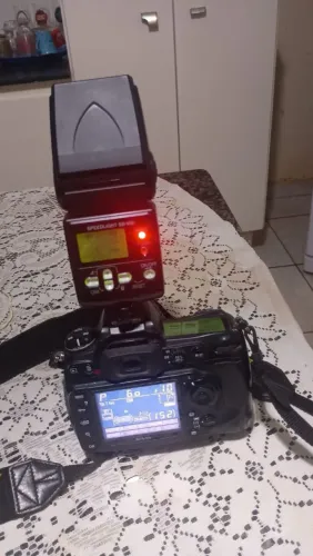 Vendo Nikon D 300s completa