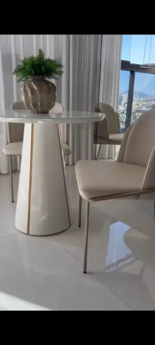 Cadeiras de jantar Aurora em Linho com estrutura de metal novinhas