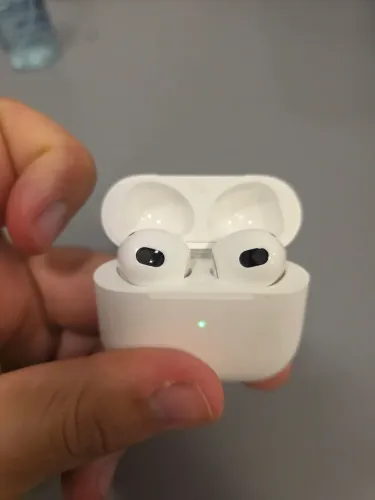 FONE DE OUVIDO AIRPODS 3 AIRPODS DE TERCEIRA GERAÇÃO APPLE ORIGINAL USADO