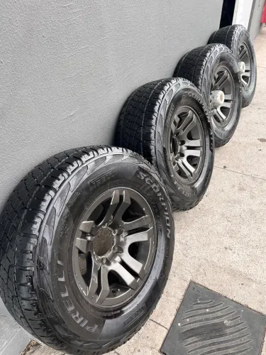 Jogo Aros com pneus Troller T4 2009