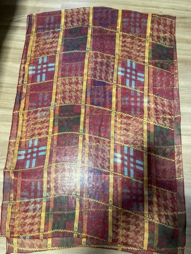 Vários evharpes de seda, várias cores