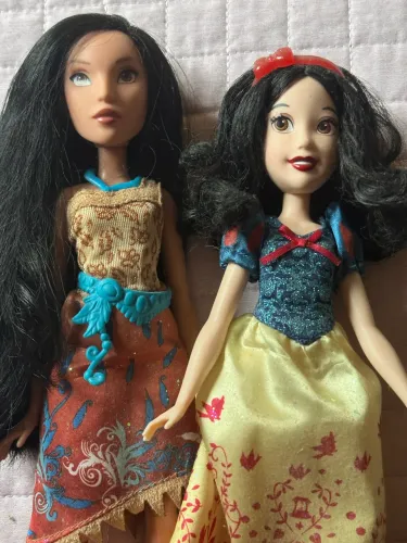 Princesas Disney Pocahontas e Branca de Neve