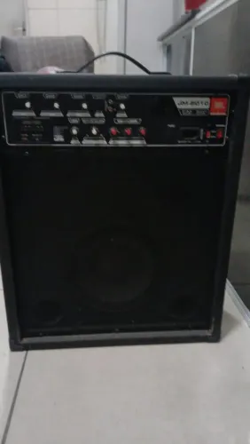 Caixa de som amplificada JBL