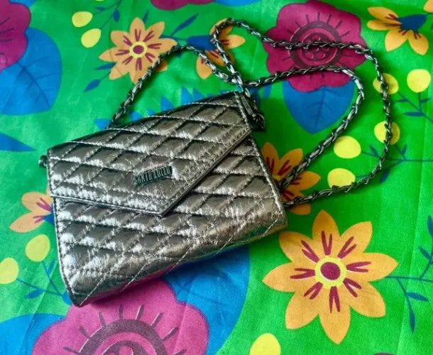 Bolsa Carteira Transversal Metalizada Crinkle Dourada (Ouro velho)