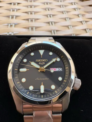 SEIKO 5 SRPE57K1 Novo