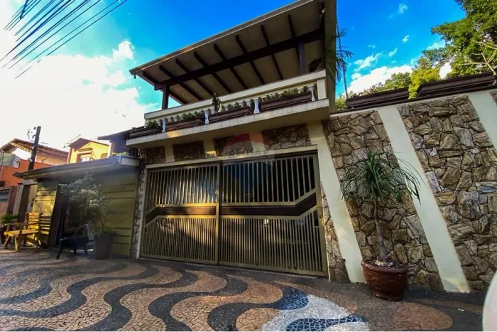 Casa comercial e residencial a venda com 3 dormitórios c/ suíte na Vila Rezende - R$ 750.0