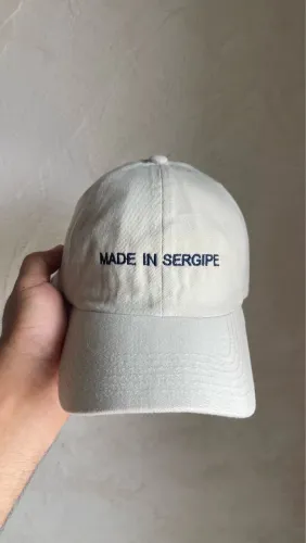 Boné bordado 