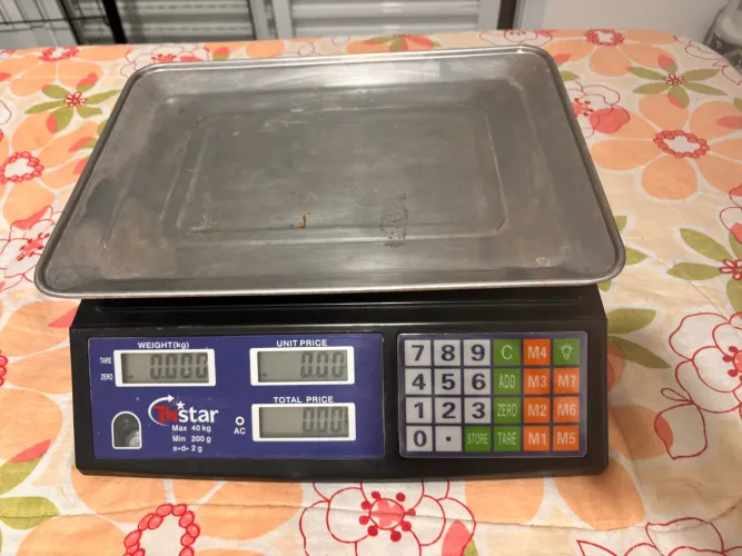 Balança digital pesa até 40kg