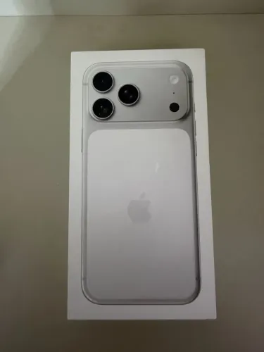 iPhone 17 Pro Max 256 gb - Menos de 1 mês de uso 