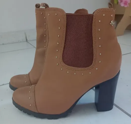 Bota feminina Cravo e Canela