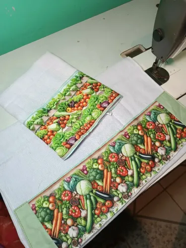 Pano de prato com barrado 