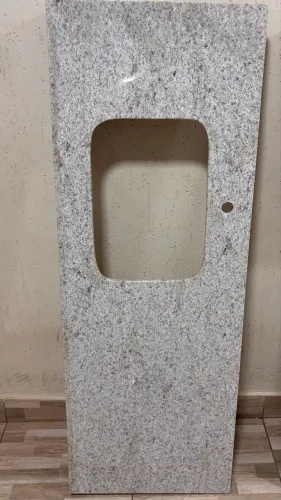 ? VENDO BANCADA DE GRANITO ? Medida: 50 × 1,37 m ? Nunca usada! ? R$ 450,00