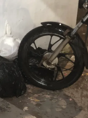 Vendo roda pé de galinha freio a tambor dianteira zera .