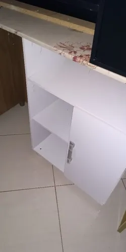 Móvel para passar roupas no estado.