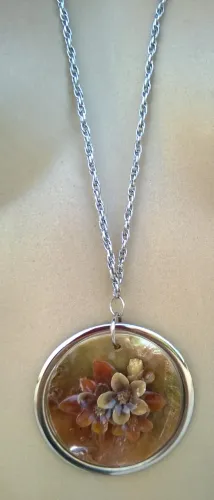 Maravilhoso Colar feminino com pingente