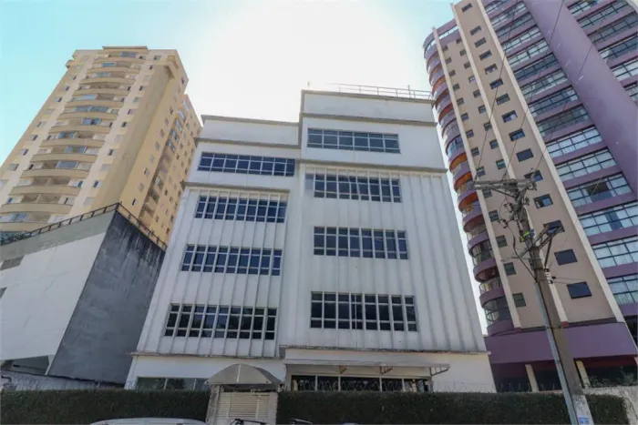 Prédio comercial na Rua Reims, 118  2700 m²
