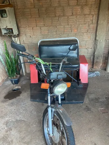 Moto triciclo/carro três lugares
