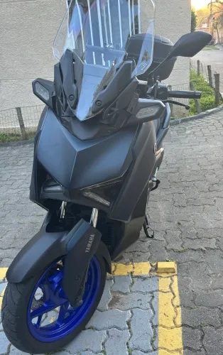 Yamaha XMAX 250 Connected 2025 à venda.