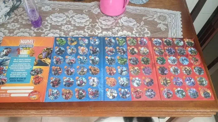 Vendo álbum da Marvel completo 