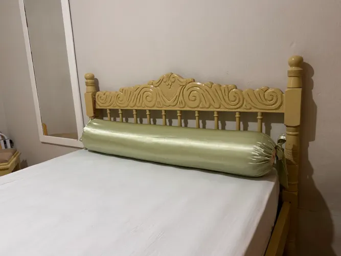 Cama casal de madeira