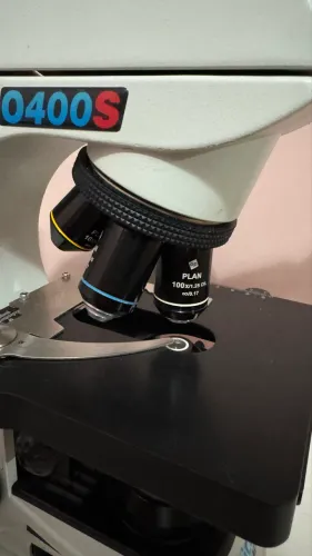 Microscópio Opticam modelo O400s seminovo
