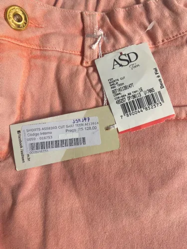 Short jeans da marca Assédio, ainda com a etiqueta, tamanho 16, veste até 34, R$70,00