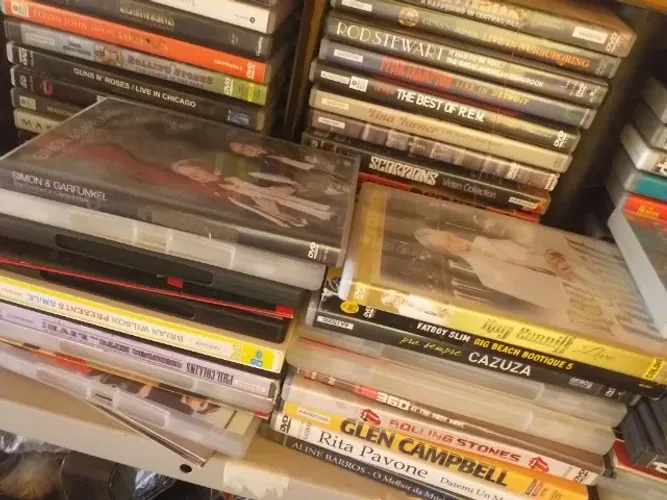 LOTE COM 70 DVDs