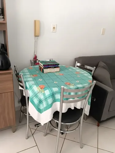 Mesa com 4 cadeiras
