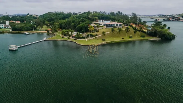Mansão beira lagoa à venda com 20 mil m² e deck náutico  oportunidade para incorporadoras