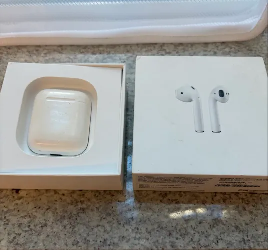AirPods da Apple de 2ª Geração.