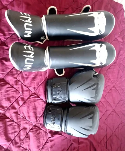 Kit Caneleiras Giant E Luvas Boxe Muay Thai Logo Pro Venum