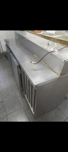 Balcão refrigerado com codimentadora