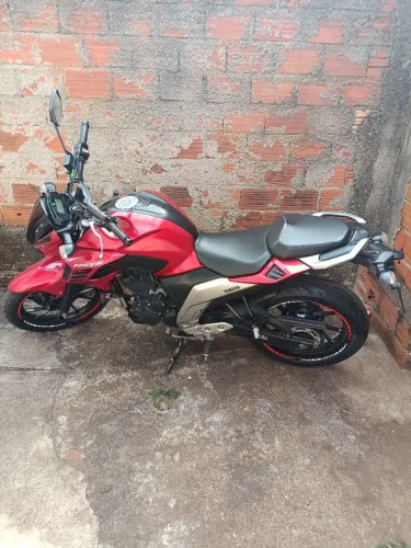 Vendo Yamaha FZ 25, único dono.