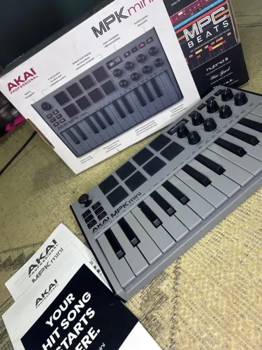 Controlador MiDi AKAI MPK MINI