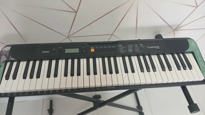 Teclado Casio Casiotone CT-S200 + suporte em X