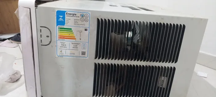Ar condicionado semi novo ainda não foi lavado desde quando comprei valor 800