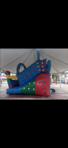 Vende 1 tobogã inflável escorregador. Faça as crianças felizes no seu evento!.