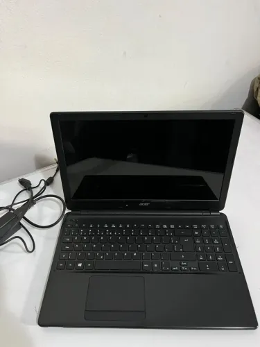 Notebook Acer novo sem arranhão +mais cabos originais