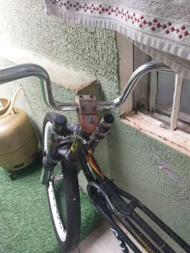 Vendo essa bicicleta aro 26 caloi por 300 reais meu zapp *ou chat do olx