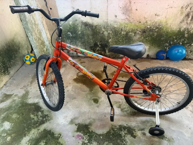 Vende-se uma bicicleta 