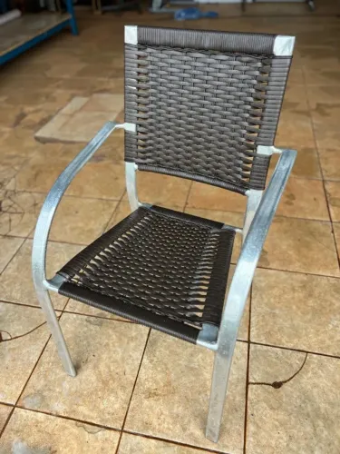 Cadeira em alumínio semi novas