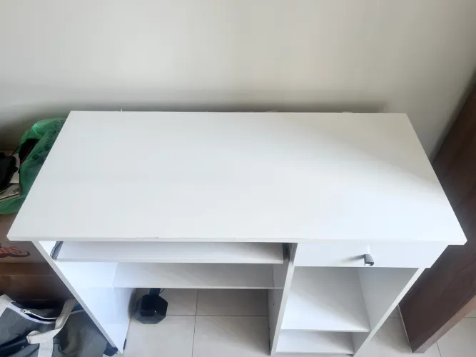 Escrivaninha para Computador/Home Office Branca com Gaveta - Ótimo Estado