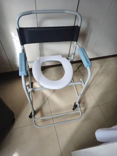 Doação Cadeira de banho e colchão casca de ovo
