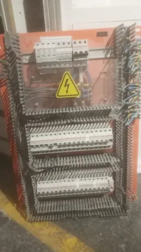 Quadro de Energia com disjuntores