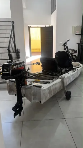 Caiaque Ark1290 com Motor Mercury 5HP